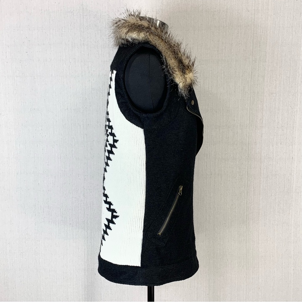 Thread & Supply~Womens Southwestern Print Faux Fur Collared Wool Blend Vest~Sz M - Picture 6 of 16